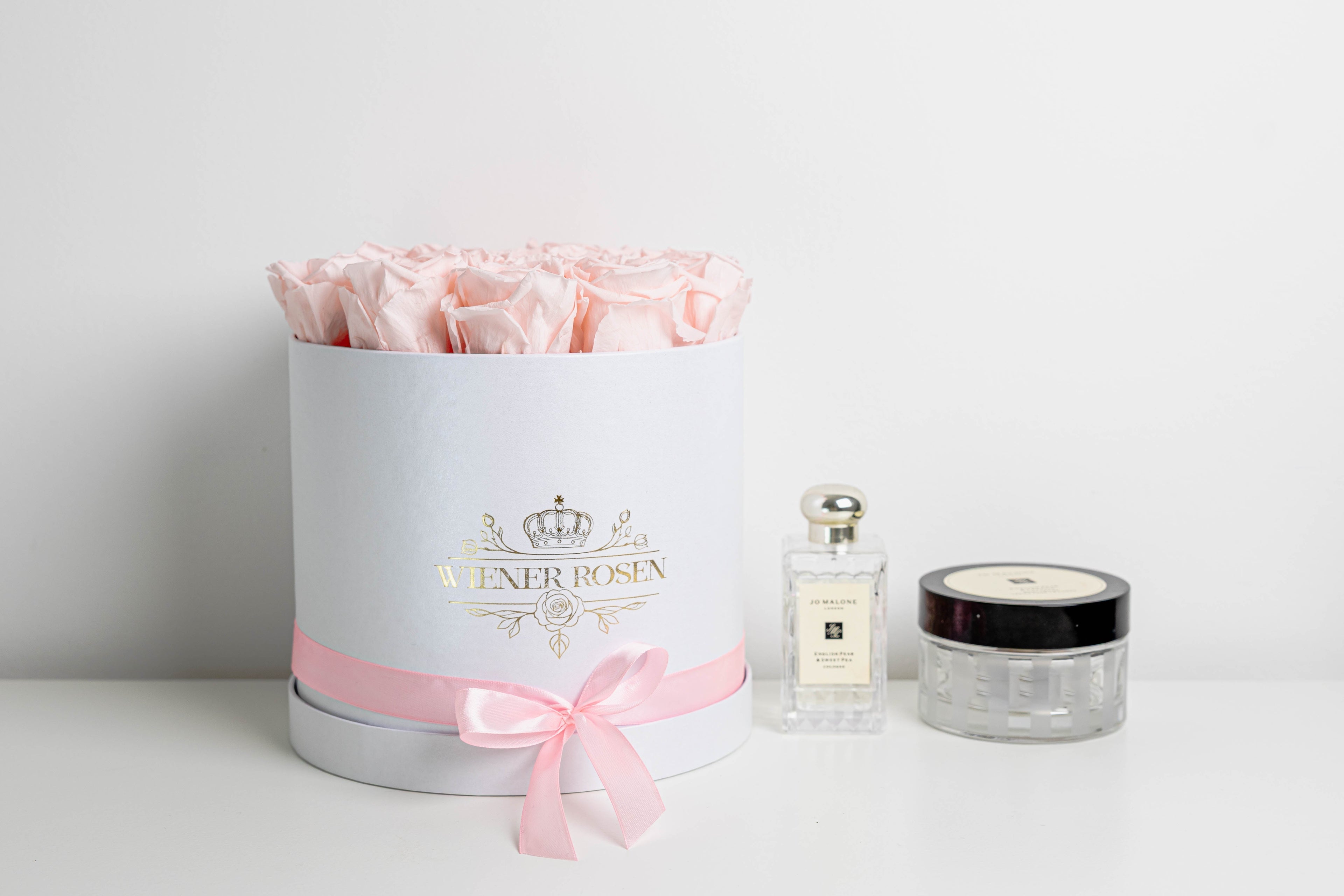 Warum Wiener Rosen die perfekte Dekoration für moderne Interiors sind